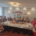 Представление своего блюда и традиционного костюма в процессе мероприятия «Сокровище родного языка»